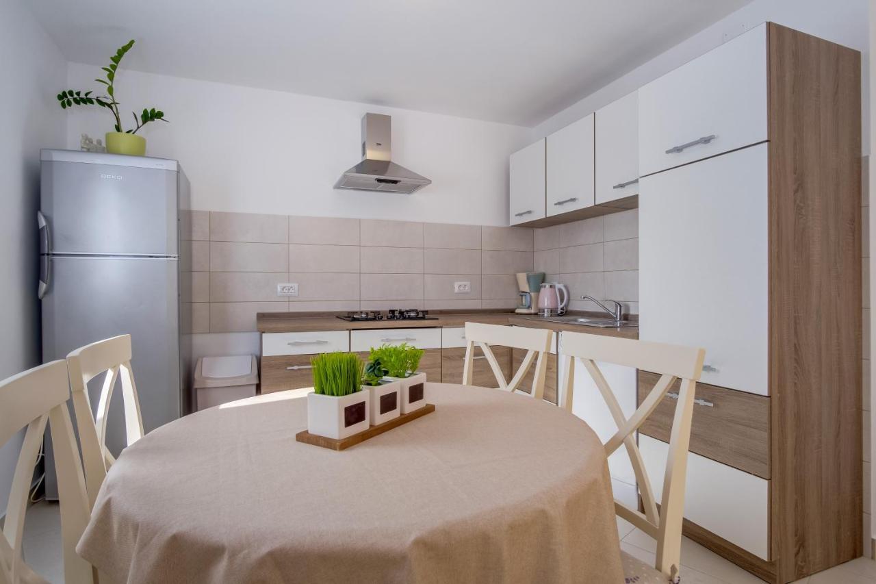 Apartment Angela Čunski Exteriör bild