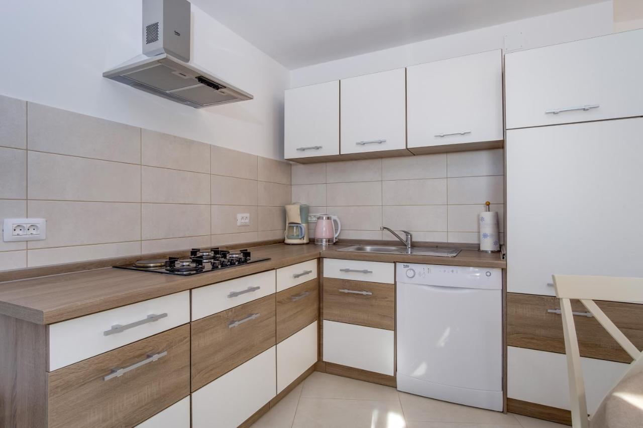 Apartment Angela Čunski Exteriör bild